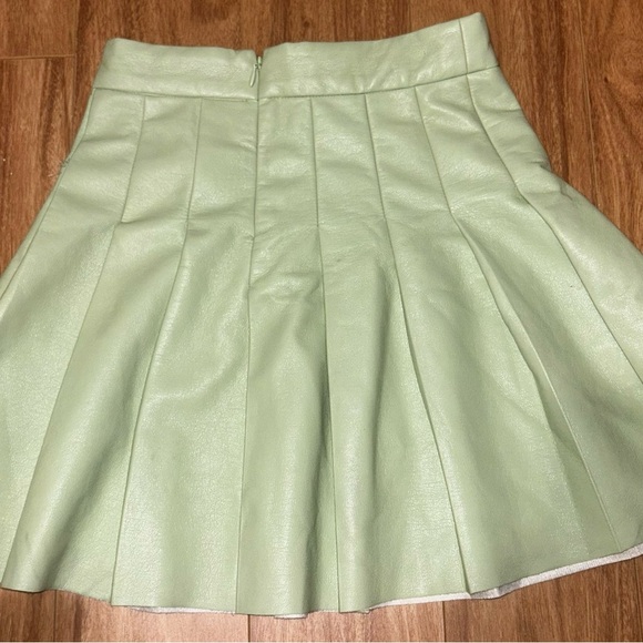 Aritzia Sunday Best olive Micropleated skirt - Picture 3 of 4